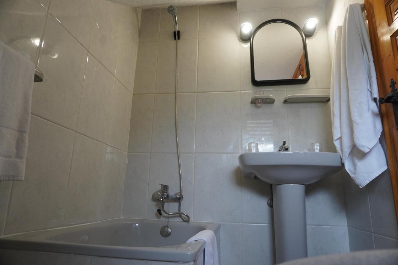 Hostal La Biela 43 Галисано Екстериор снимка